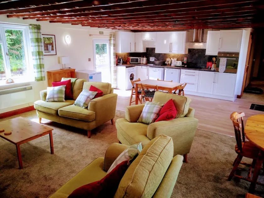 2 bed 2 bath property In North Devon, 9 Acres Pet Friendly, near to beach - Image 1