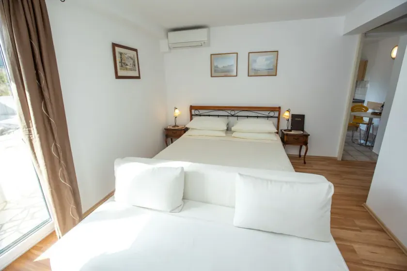 Holiday home - house on the sandy beach 200 m - Image 1