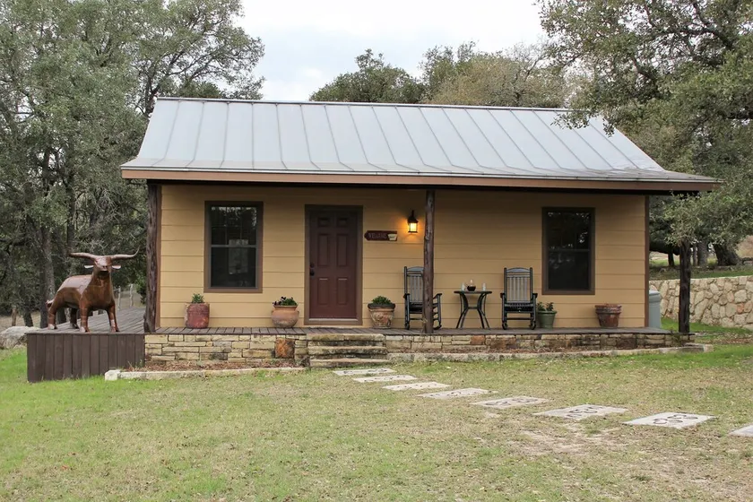 Cozy Hill Country  Ranch House minutes to downtown Boerne - Image 1
