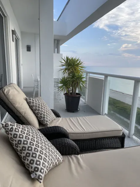 Penthouse Condo, with stunning ocean views - Image 1