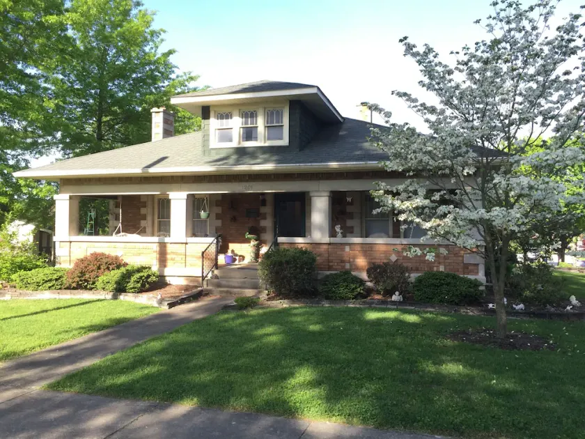 Vintage 1920s Craftsman Bungalow - Image 1