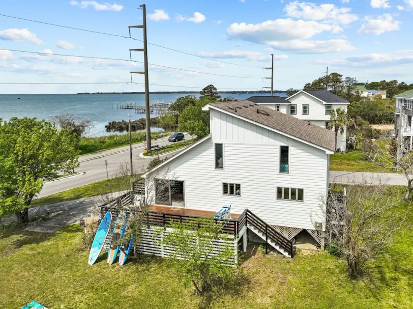Semi-Soundfront on Bay Drive - Whole Home, Large Yard and Decks! - Image 1