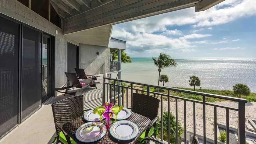 << NEPTUNES PENTHOUSE @ STRANDEN >> Oceanfront Condo / Pool + SENASTE NÖDJÄNSTER ...<br> - Image 1