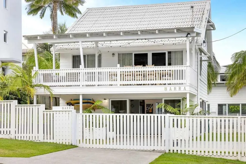 Barra Luxe Beach House 4BR Yaroomba - Image 1