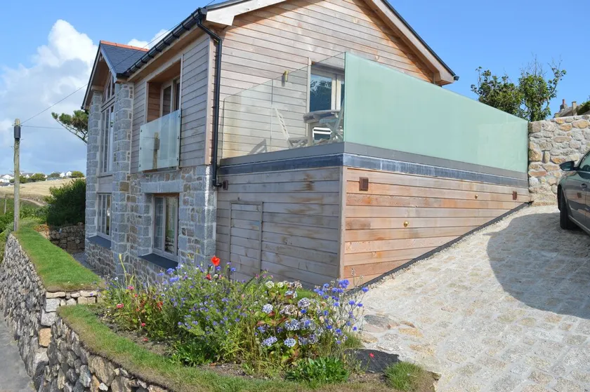 NEUES ANGEBOT Atemberaubendes neues Haus in Cornwall mit Meerblick, nur wenige Gehminuten vom Strand entfernt - Image 1