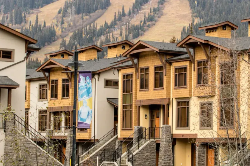 Nouvelle maison de ville à SunPeaks Village Walk - Image 1