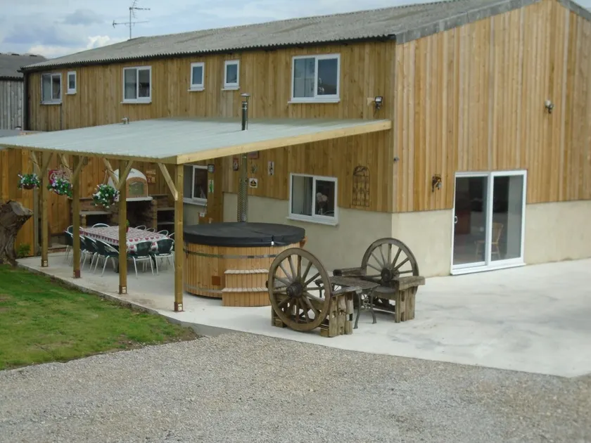 hot tub accomodation for 12  6 bedrooms all on suite yorkshire - Image 1