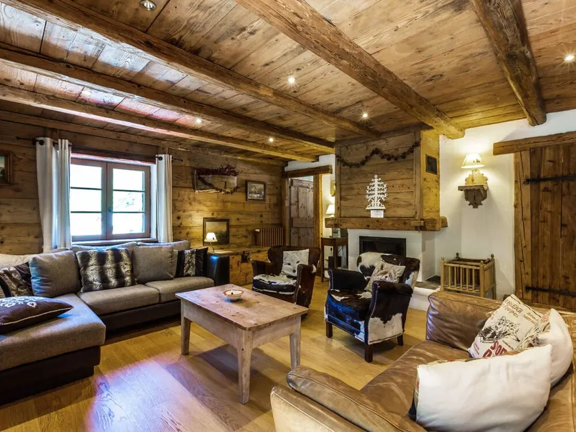 \"Charming 5 BR Apt, Fireplace, Village Center, Sleeps 10, WiFi\" - Image 1
