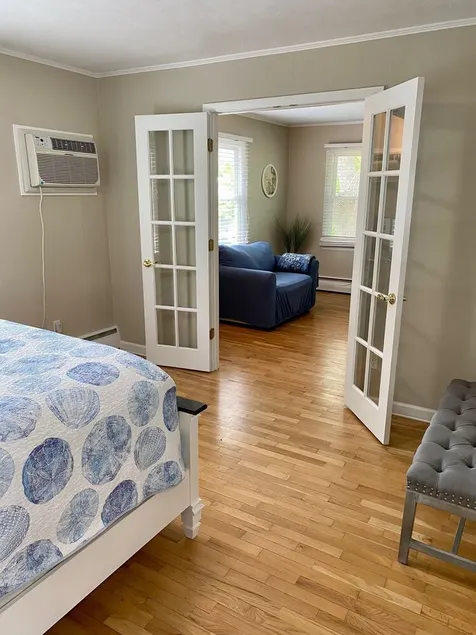 Perfectly Located Bright Water Street Condo - Image 1