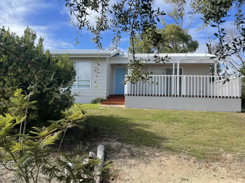 Set back from the road in a bush surrounding Narrabri is perfect for... - Image 1