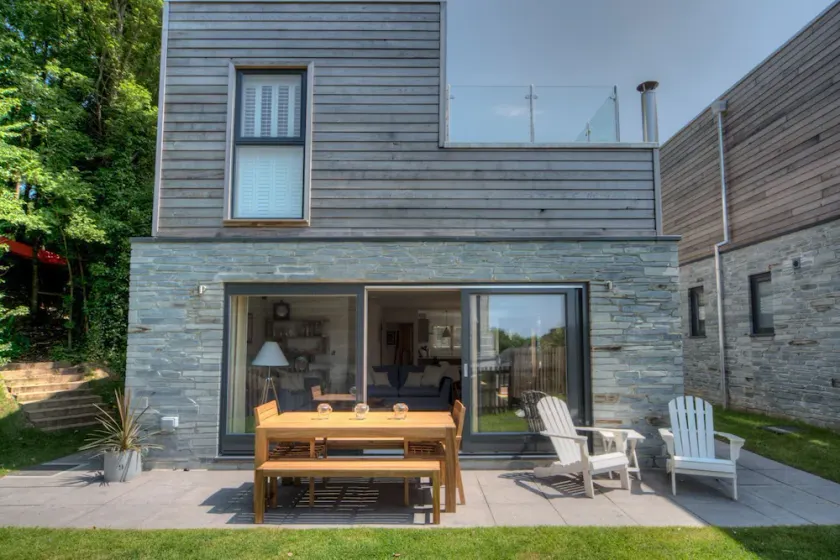Beautiful holiday home with hot tub, just a walk away from Talland beach... - Image 1