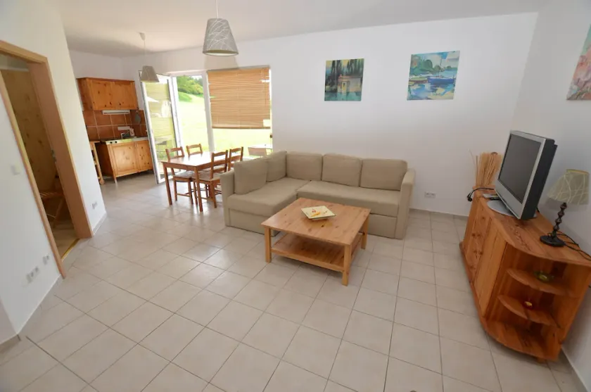 Retreat with Garden Views - Image 1