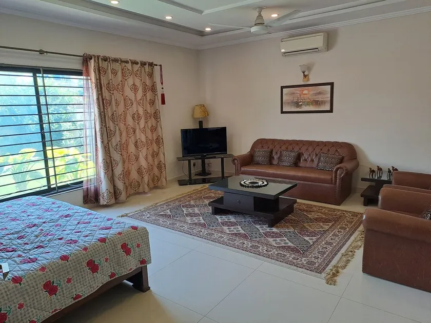 Family Suite, 2 Bedroom with common bath, and a dinning room - Image 1