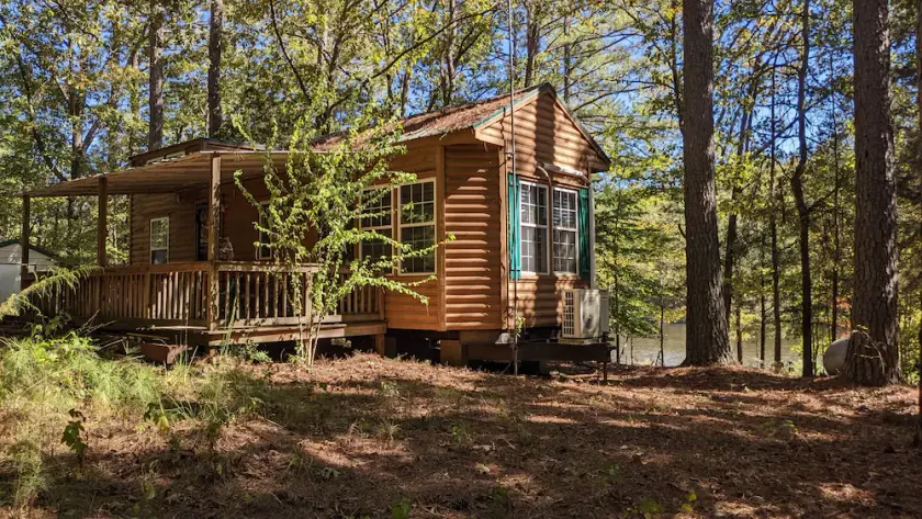 Lakefront Cabin in the Forest - Image 1