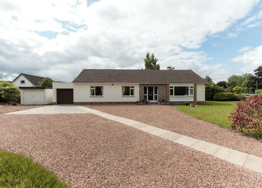 2 bedroom accommodation in Comrie, near Crieff - Image 1