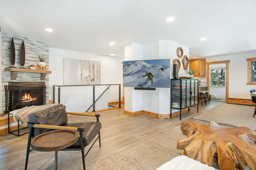Entire duplex, 2 hot tubs! - Image 1