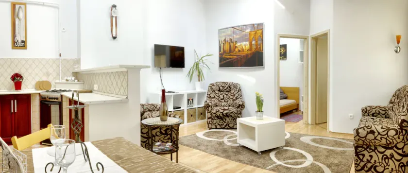 AWESOME loc'n by Operahouse, charming Apartment, Lux on budget - Image 1