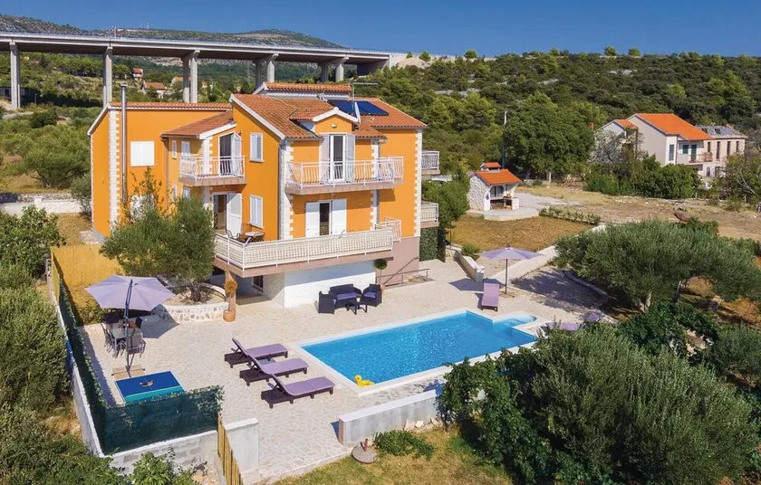 Schöne Wohnung in Šibenik - Image 1