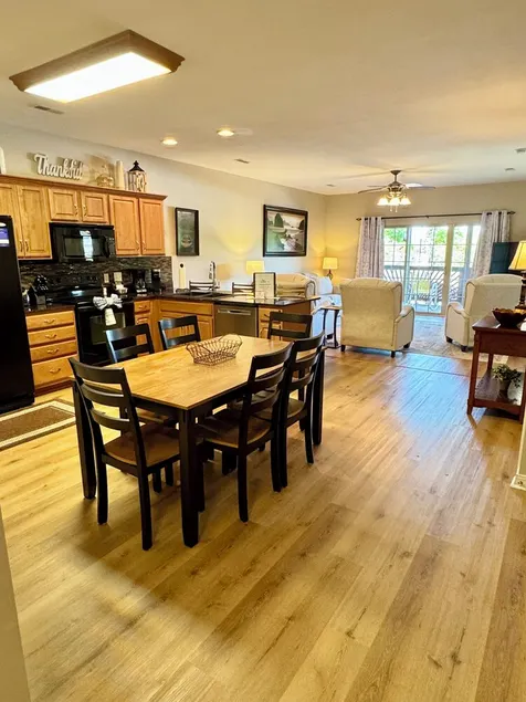 3 BR, 2 bad Condo på bredden af ​​Table Rock Lake med dock Access - Image 1