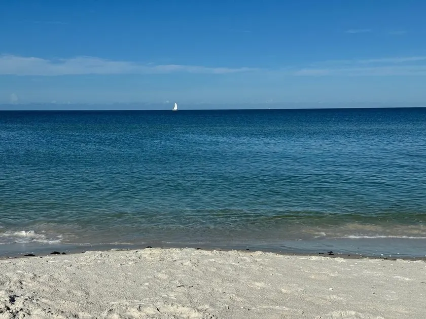Perfect Getaway! Naples, Walk To Vanderbilt Beach -Immaculate! - Image 1