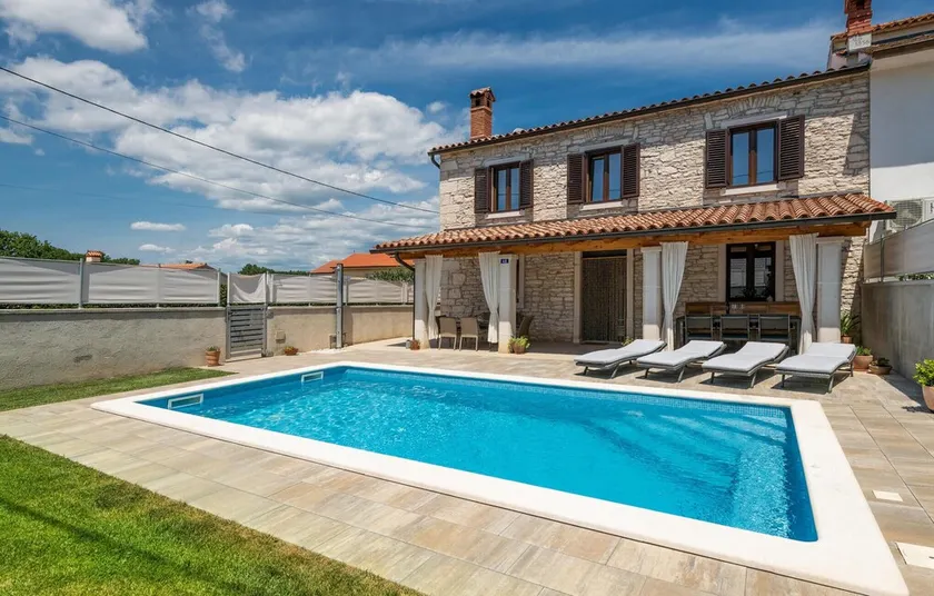 3 Bedroom Villa In Pula - Image 1