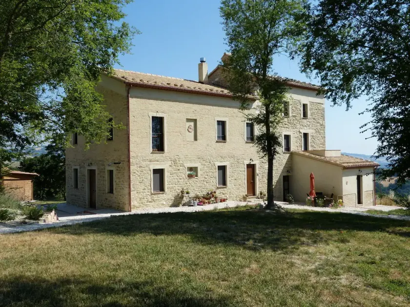 Charmigt, nyrenoverat hus i Marche - Image 1