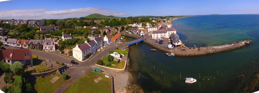 Ein atemberaubendes Haus mit 3 Schlafzimmern und herrlichem Blick über den Hafen von Lower Largo - Image 1