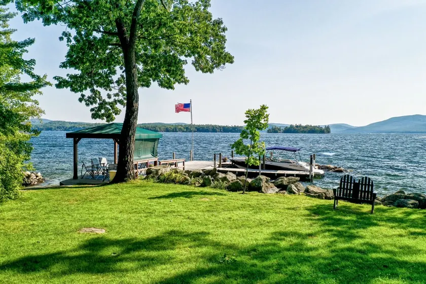 Lake Winnipesaukee Waterfront Rental Wolfeboro NH Dock Sleeps 13 - Image 1