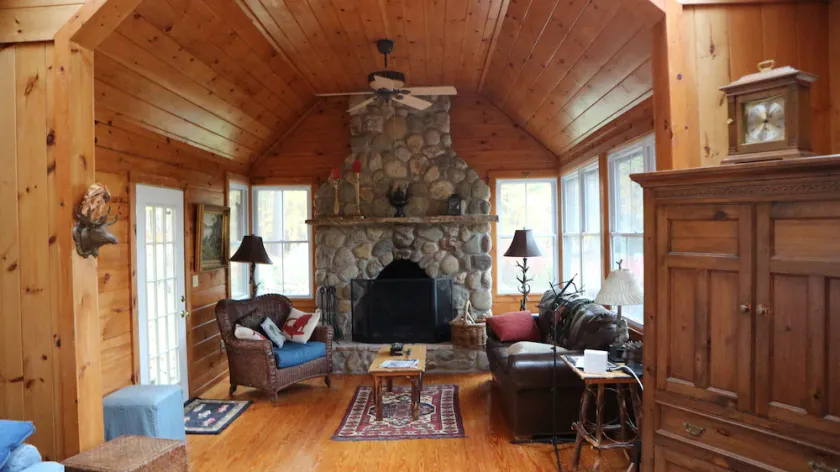 Adirondack hjem med gæstehus på Northern Lake George, 2. uge 50% rabat - Image 1
