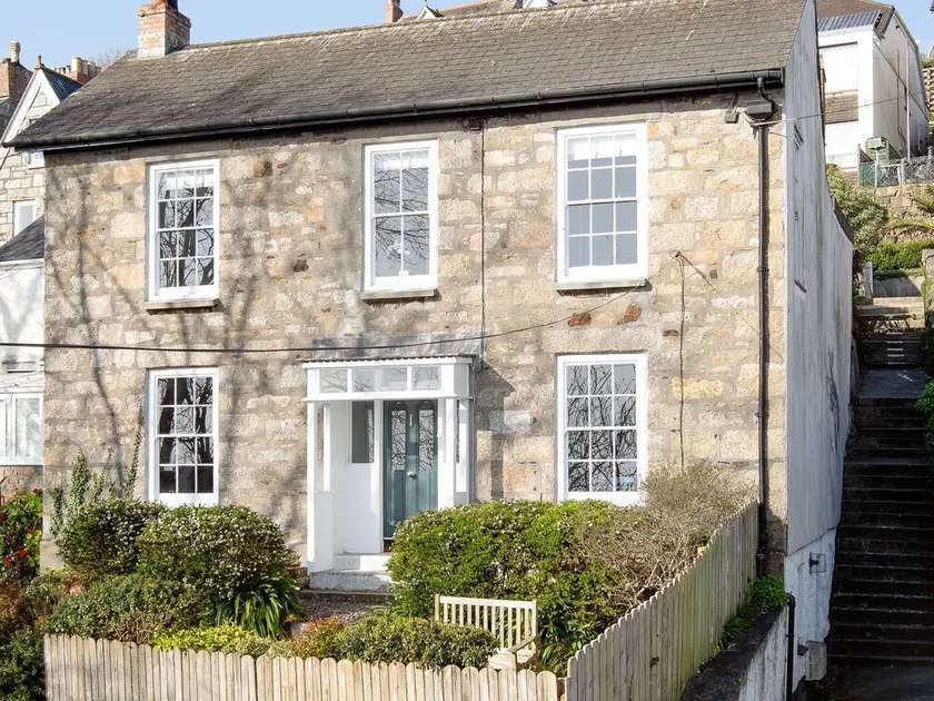 BELMONT, family friendly, country holiday cottage in Newlyn - Image 1
