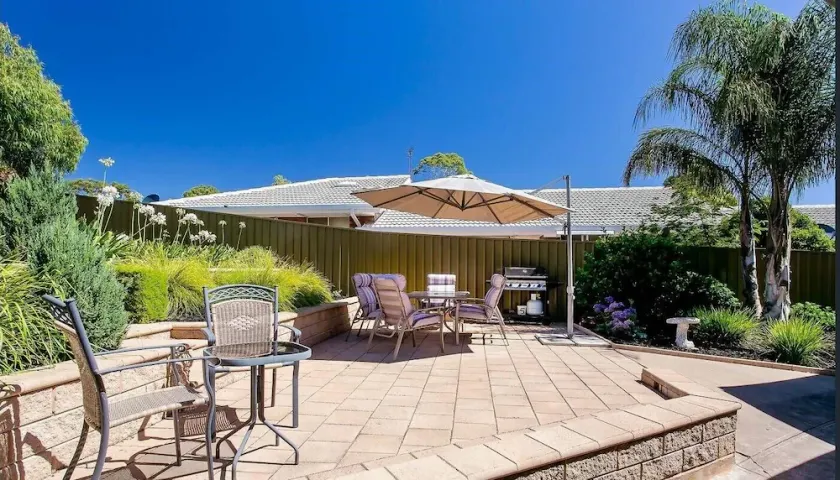 20 + group house - Image 1