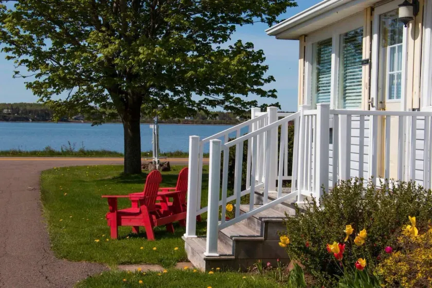 Waterfront Vacation Home-4 bedrooms-2.5bath-Laundry room inside-2 heat pumps - Image 1