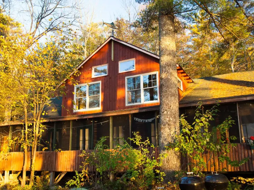SunsetLodge Rustikke Lakeside Cabins & Lodge med Sunset Views til sammenkomster / grupper - Image 1