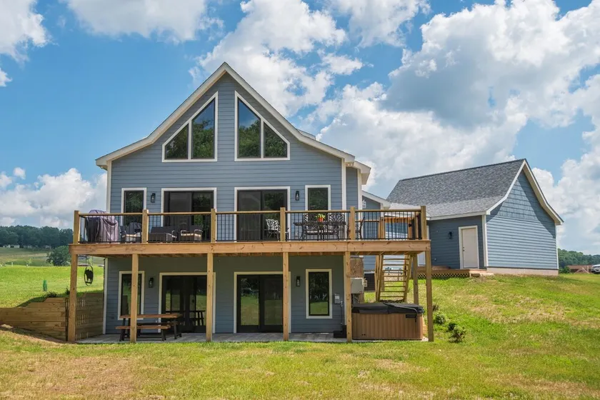 Lucky Bear Lakeside | Pet Friendly, Lake, Hot Tub! - Image 1