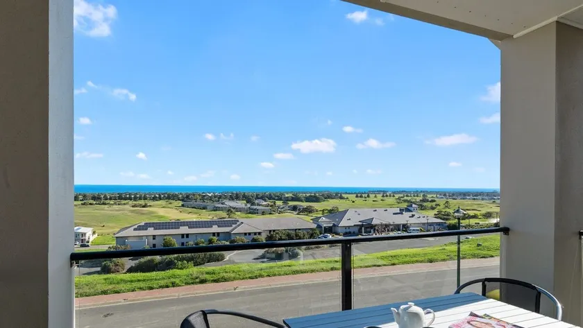 18 Turnberry Drive - Image 1