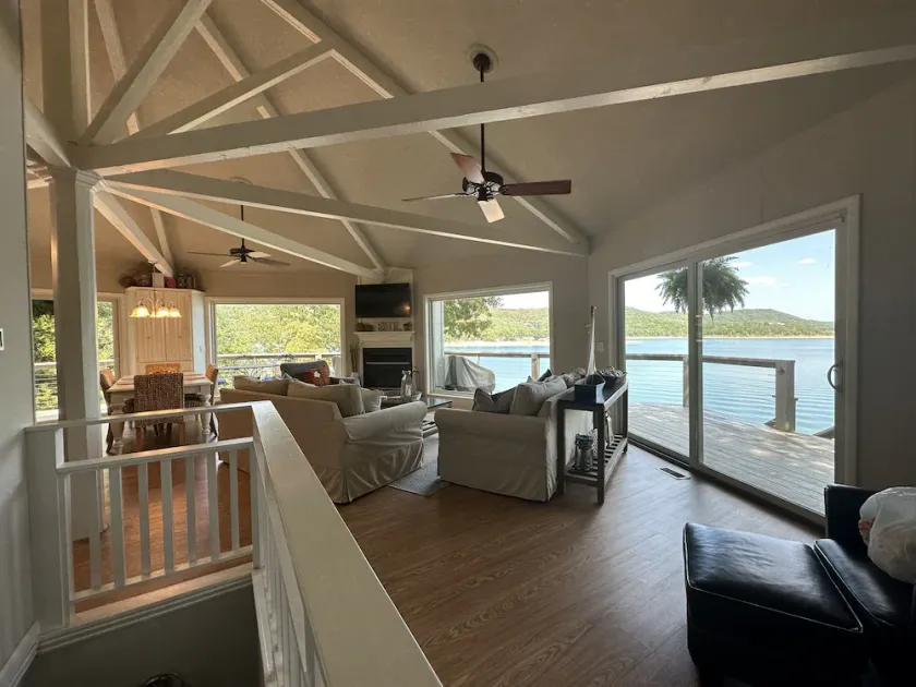 Panoramic Lakeviews! Direct Lakefront Access! Gentle sloping beach!  4 Kayaks! - Image 1