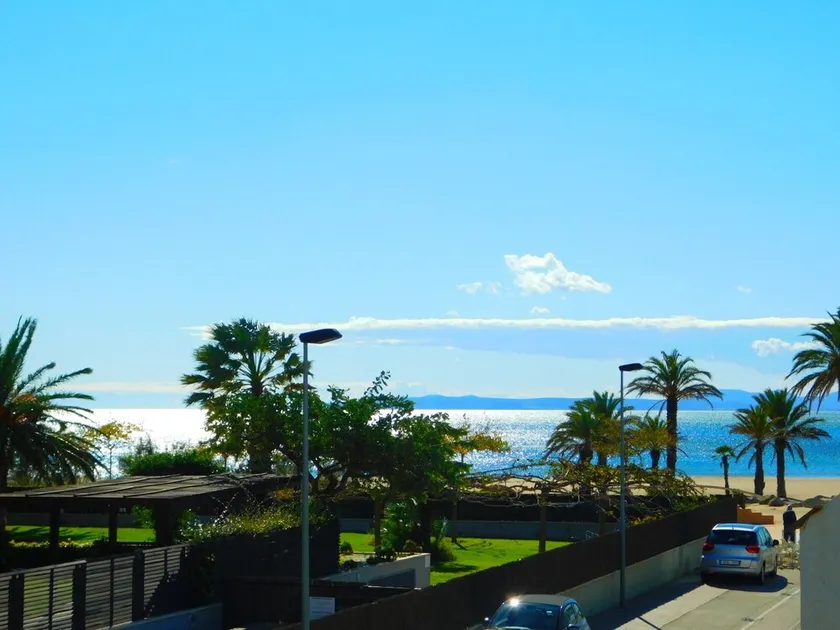 A226 Seasonal rental 1 bedroom apartment, parking in Roses, - Image 1
