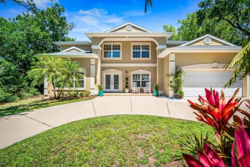 7BD 6BA, Pool&Spa, Walk to Beach, PutPut, Dream Backyard, 10 min. to Downtown!  - Image 1