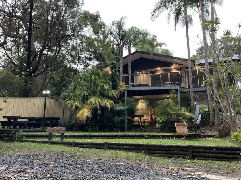 Family Friendly Beach House - 2min walk to Beach, Bushwalks & Open Fireplace - Image 1
