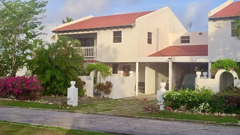 Your surf and beach retreat in Barbados - Image 1