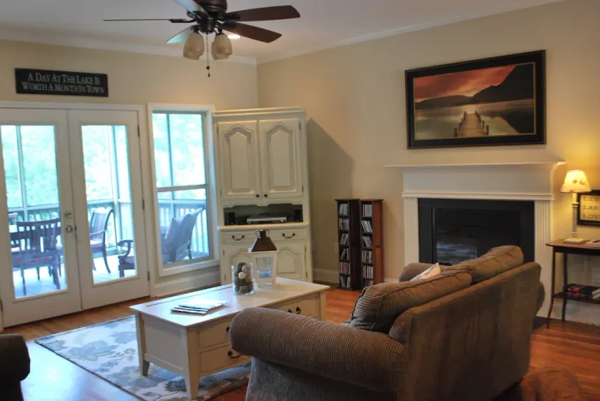 Beautiful Lake House With Pontoon Boat Available! - Image 1