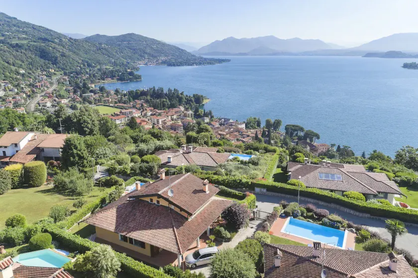 VILLA mit Swimmingpool u. traumhafter Aussicht auf den Lago Maggiore - Image 1