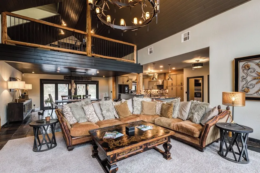 The perfect stay- 6 Bedroom, 4 Bath with a  HOT TUB - Image 1