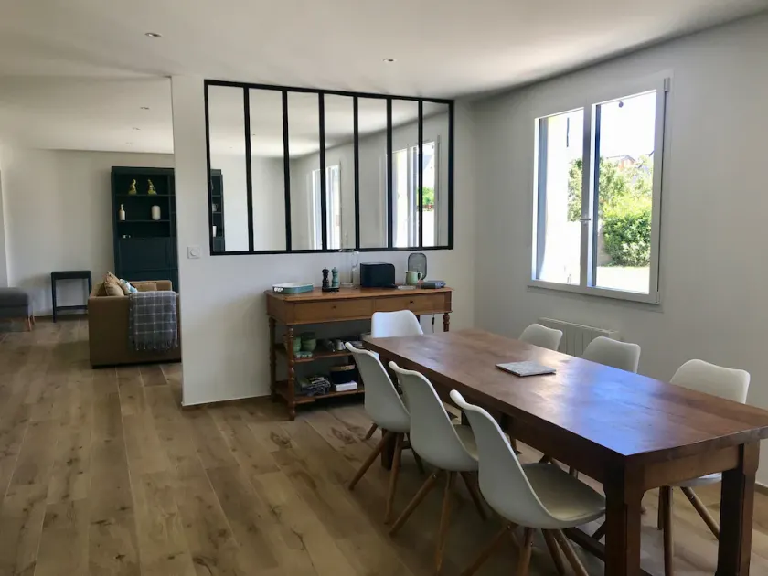 Maison rénovée en centre-ville, à 5 min des plages - Image 1