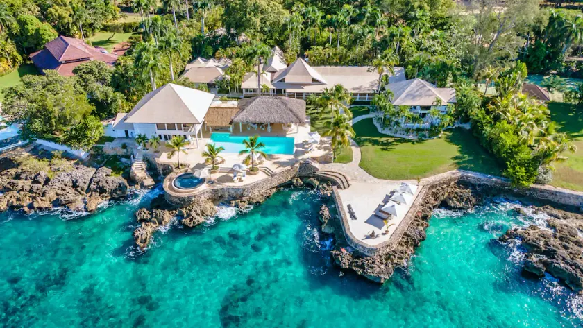 Luxury Oceanfront Villa fully staffed 12 bdrms/bthrms - Image 1