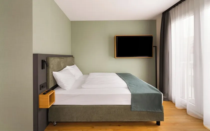 Limehome Munich Theresienwiese - Image 1