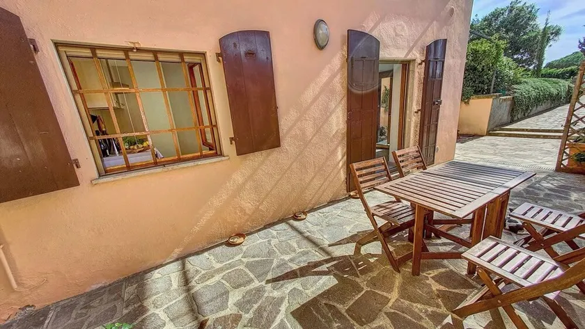 Seaside apartment in Bengodi - Image 1