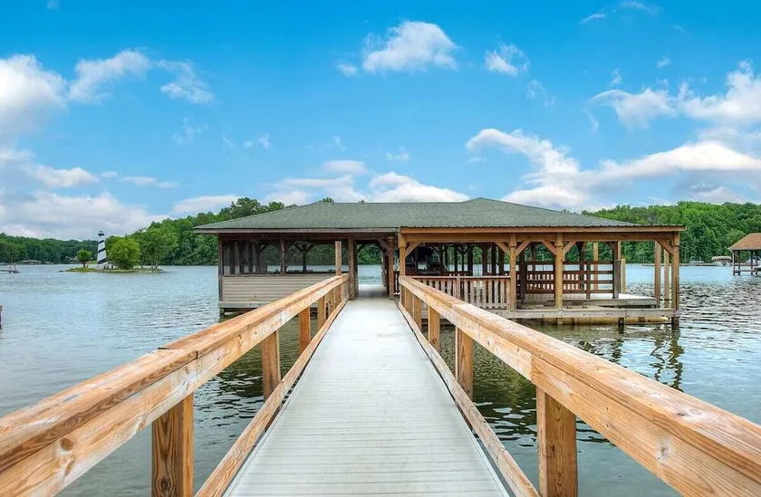 Log Cabin Living on Lake Anna - Warm side - Image 1
