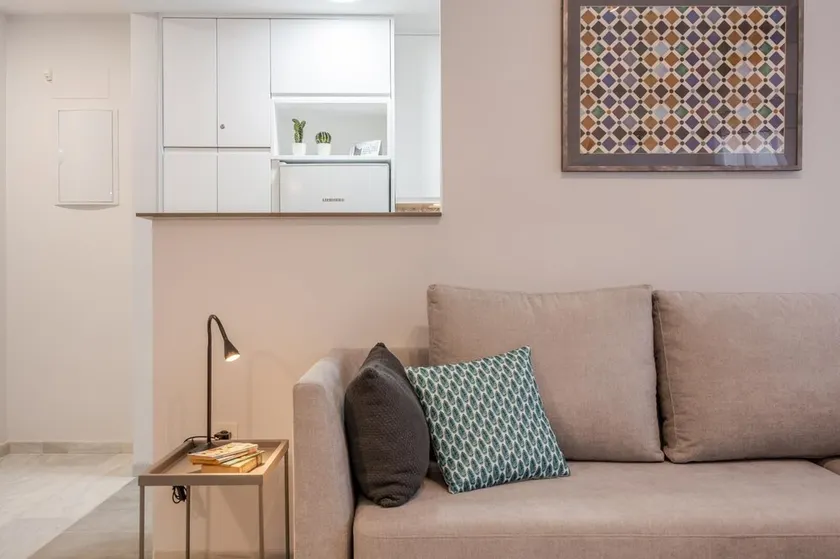Central and modern apartment with Parking and FREE WIFI  - Image 1