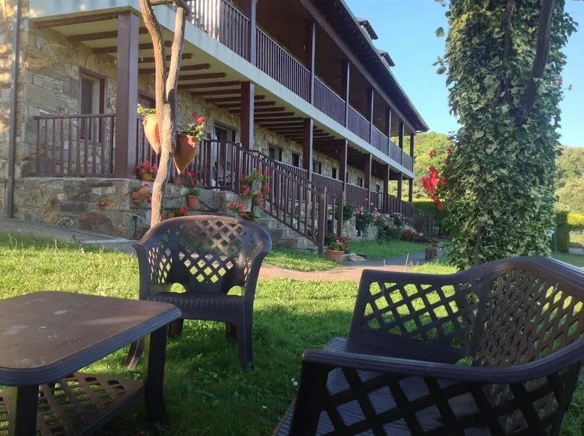 Los Trobos Haus<br>Das Hotel liegt in Villar de Otero, in den Ancares Leoneses<br>Vega Espinareda - Image 1